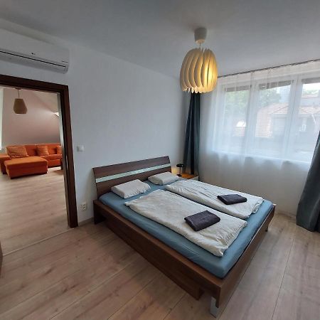 Utulny Apartman V Bratislava 4 Exterior photo
